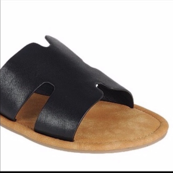 🚨👠Black Vegan Leather Slides - Picture 4 of 5